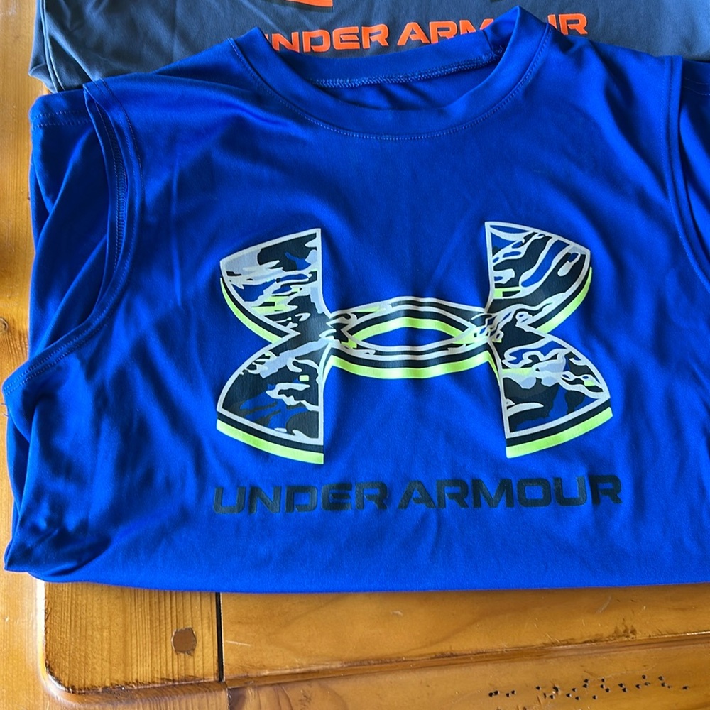 Sleeveless Under Armour youth medium 3